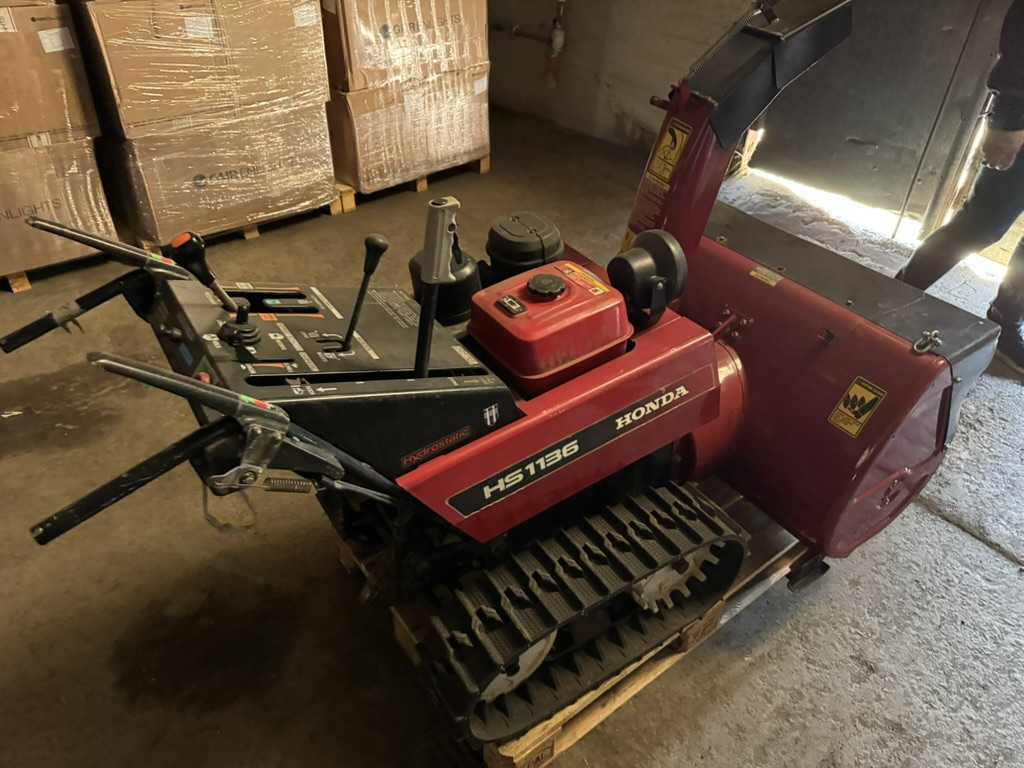 Honda HS1136 Beltadrifin Snjóblásari