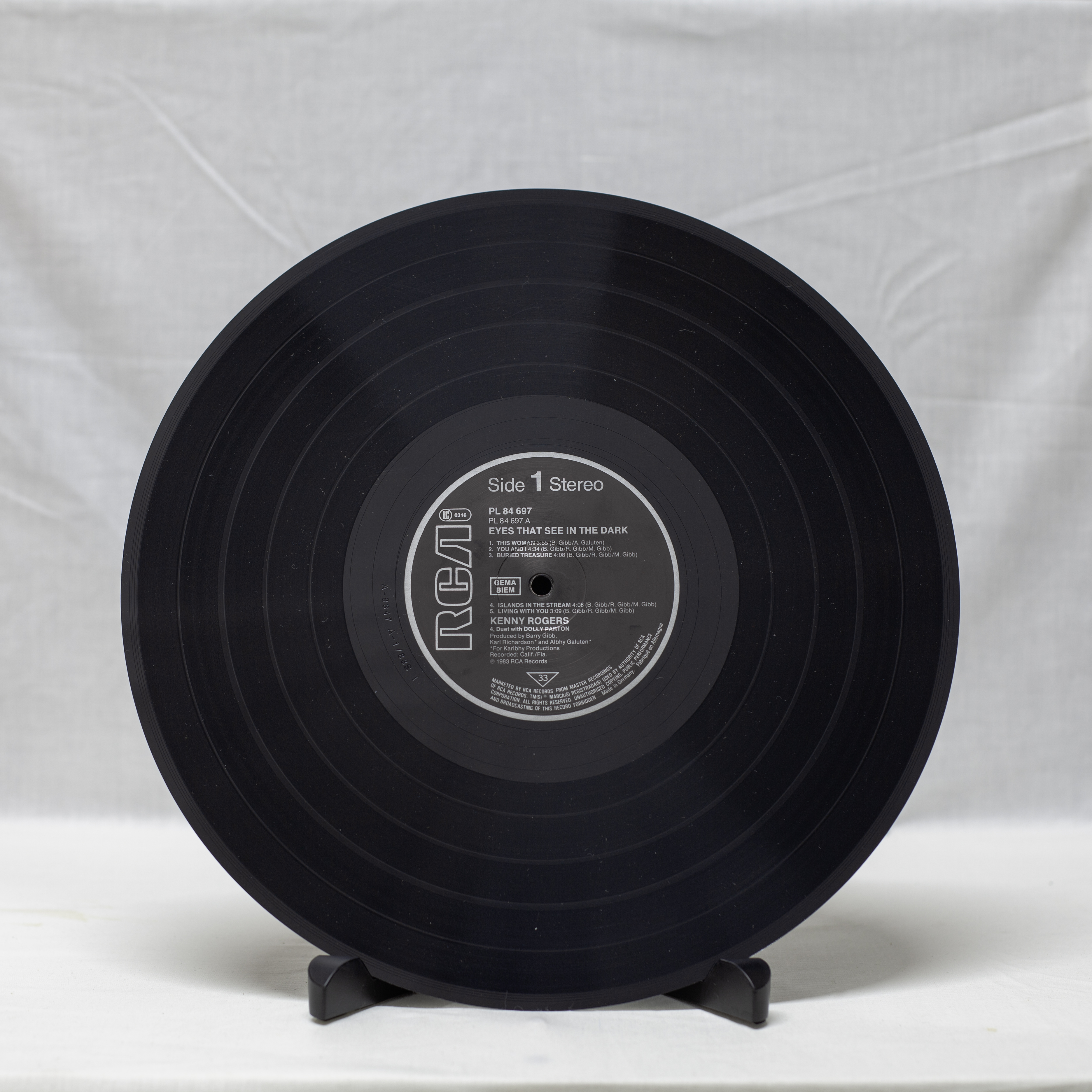 Kenny Rogers – Eyes That See In The Dark