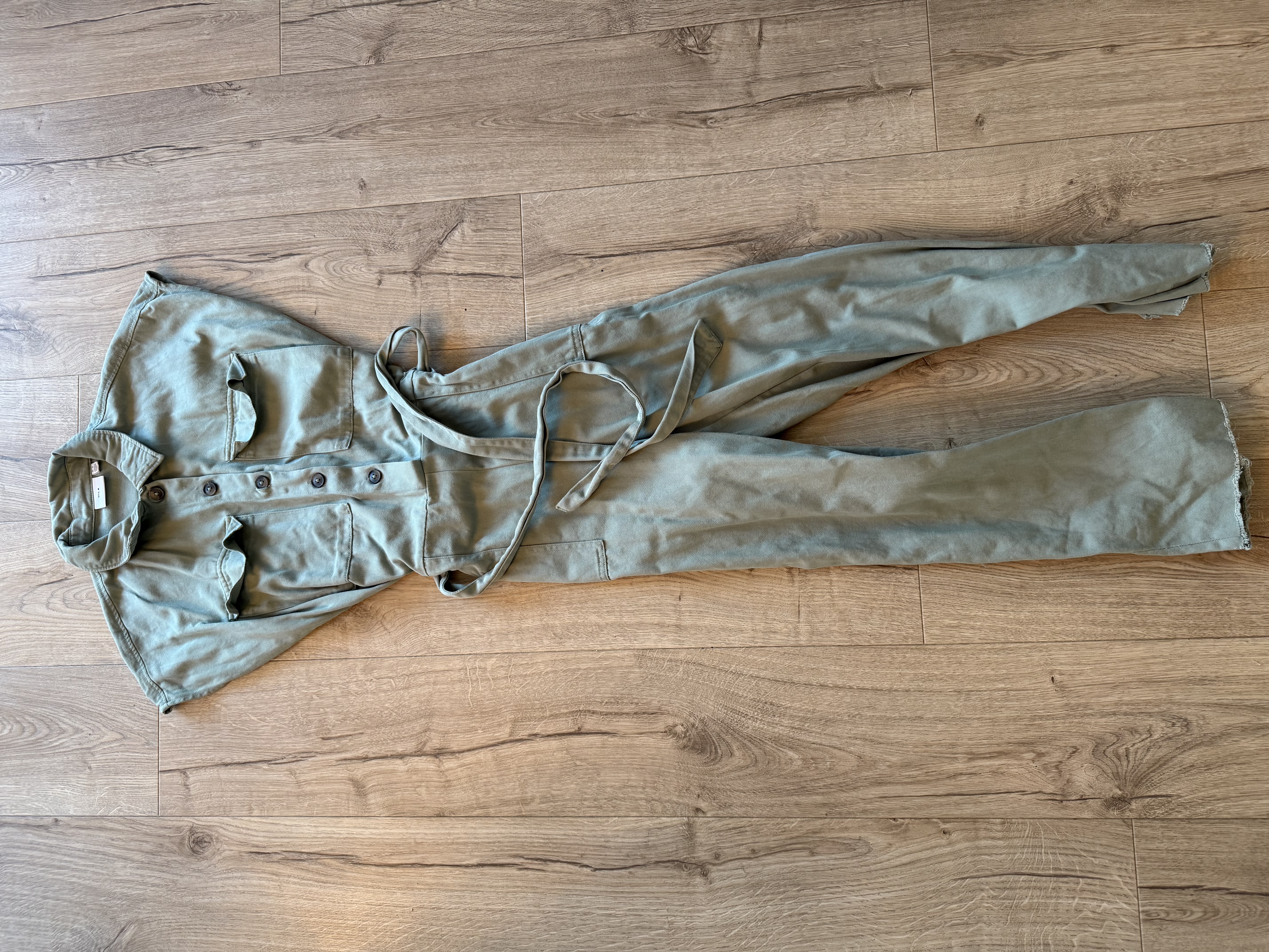 Grænn samfestingur(M)