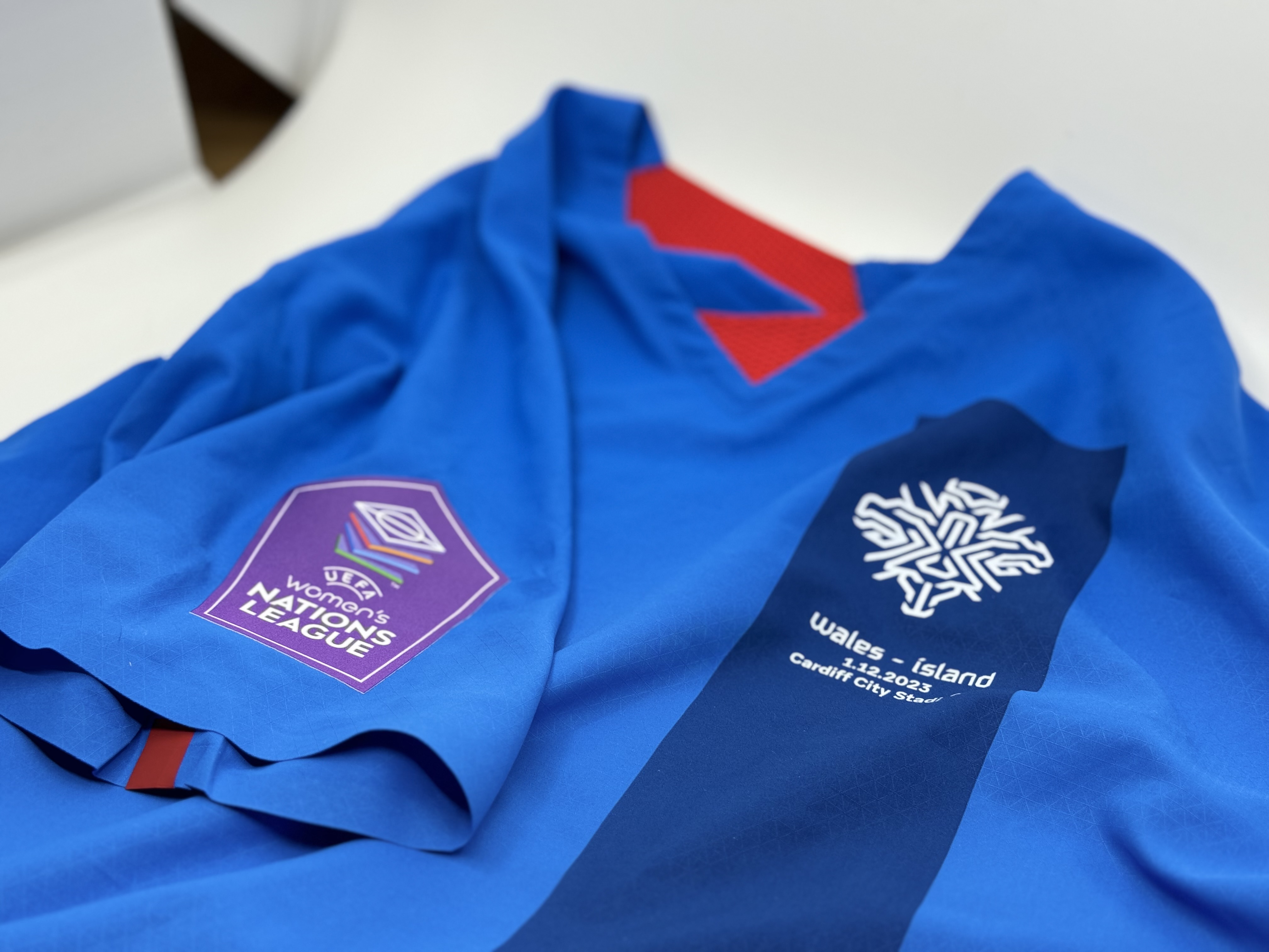 Landsliðstreyja - Wales–Ísland - Árituð fyrir kaupanda