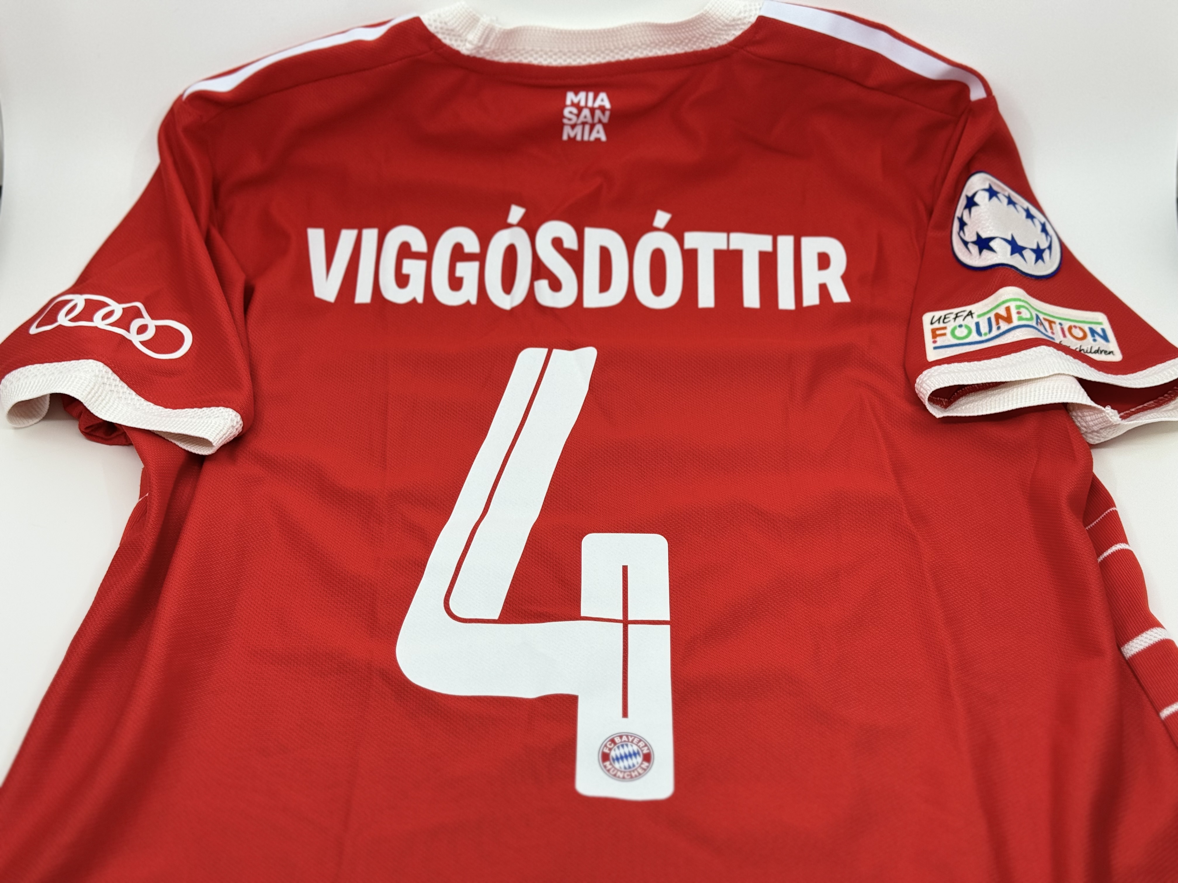 FC Bayern München - Viggósdóttir - Árituð fyrir kaupanda