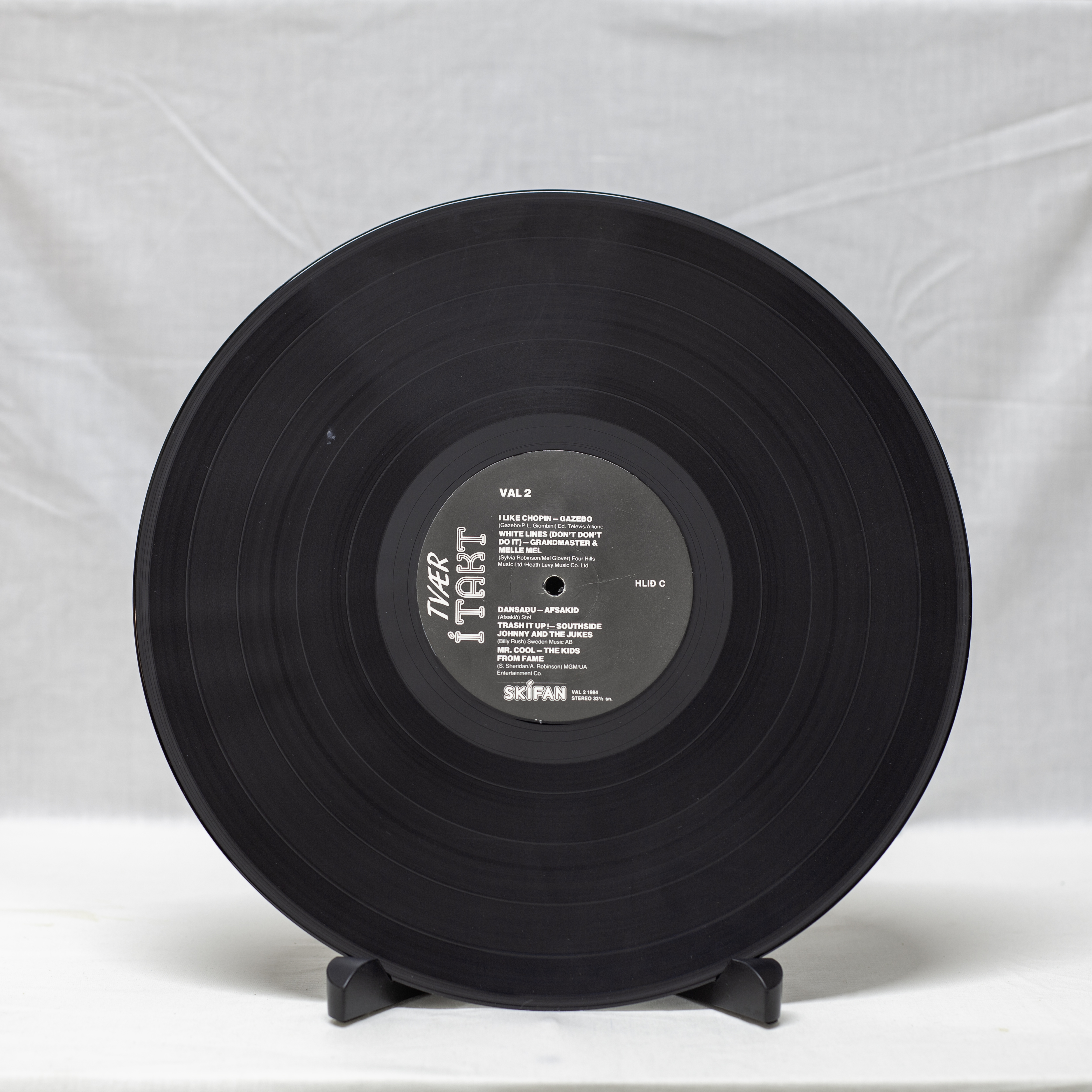 Ýmsir - Tvær í Takt