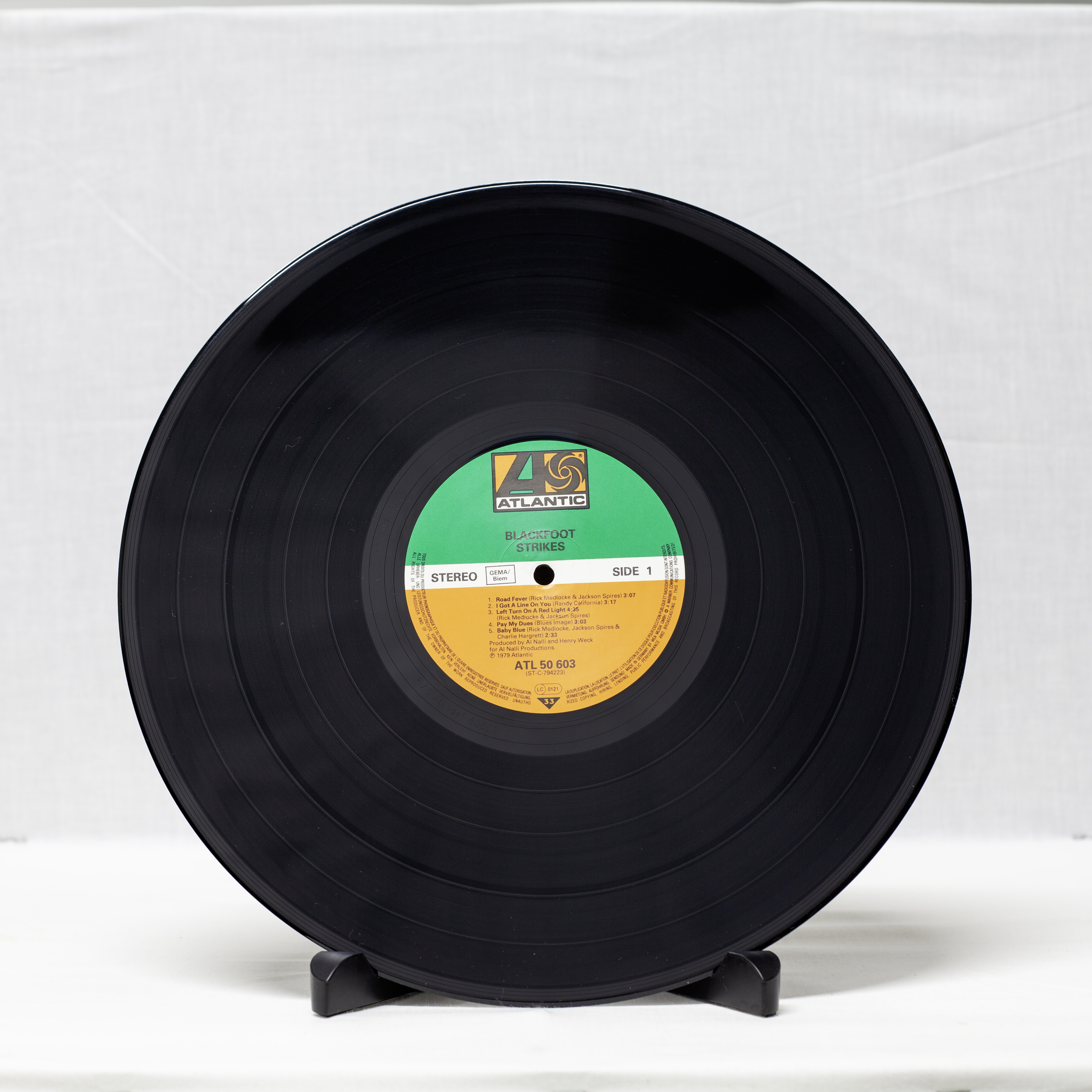 Blackfoot – Strikes