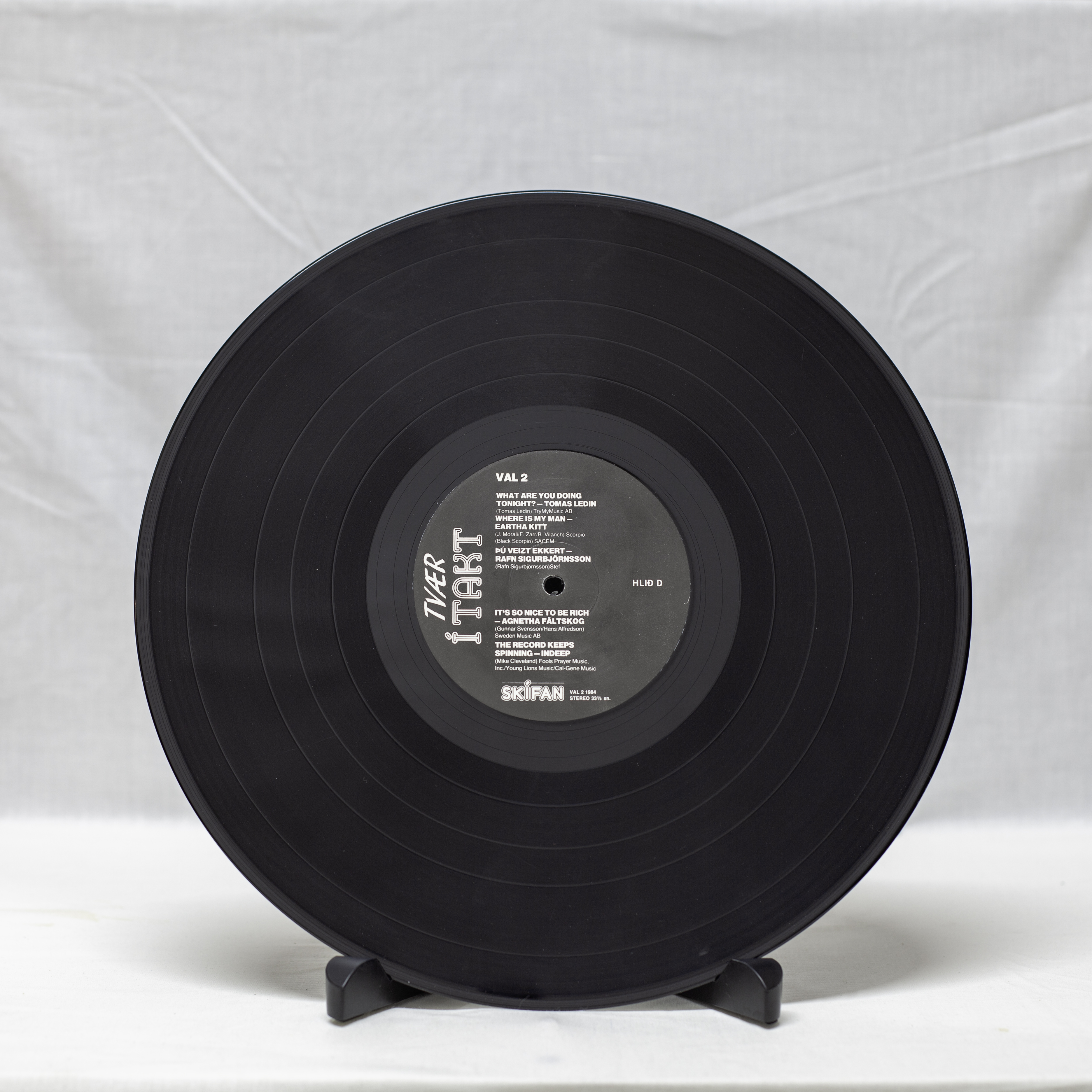 Ýmsir – Tvær í Takt