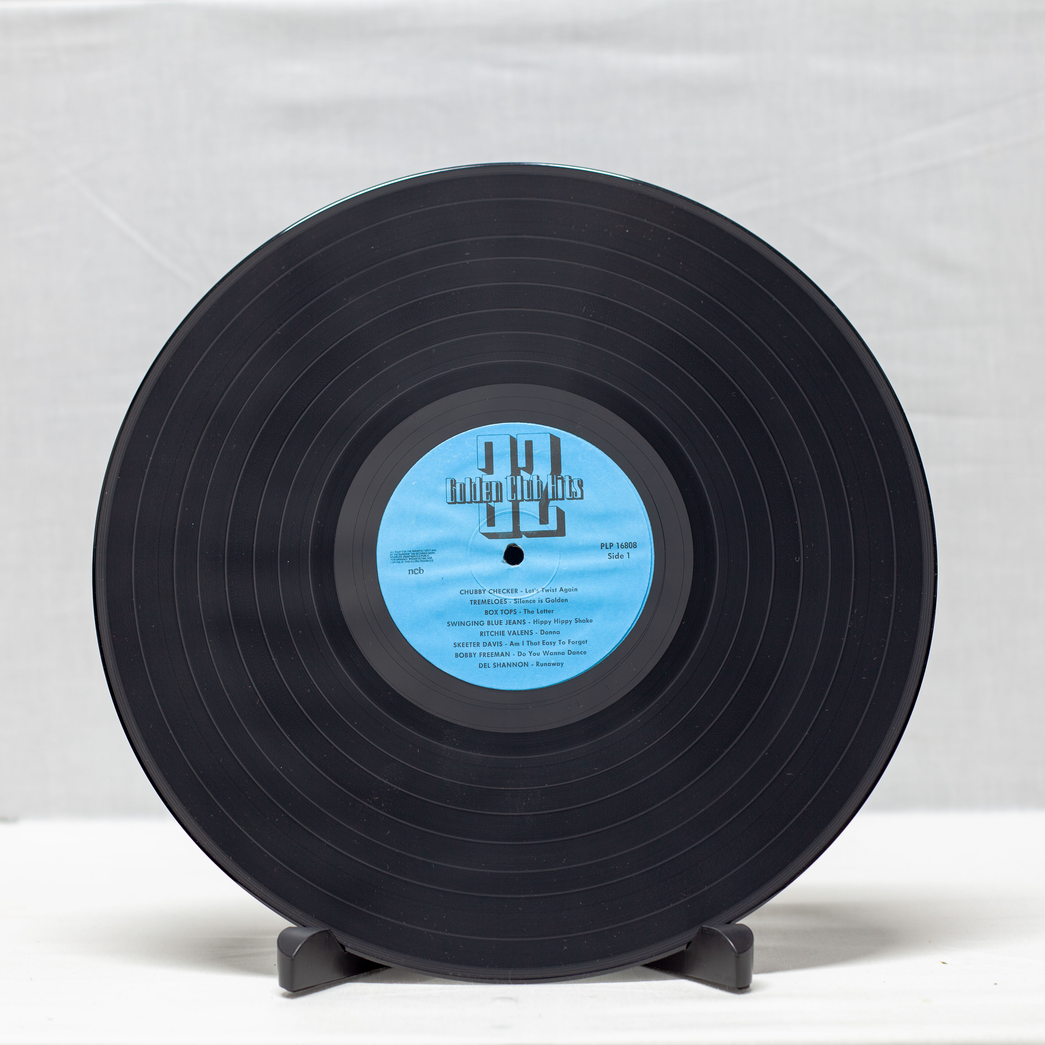 Various – 32 Golden Club Hits